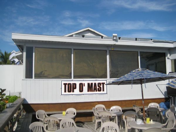 I love this bar!
Top O' Mast
